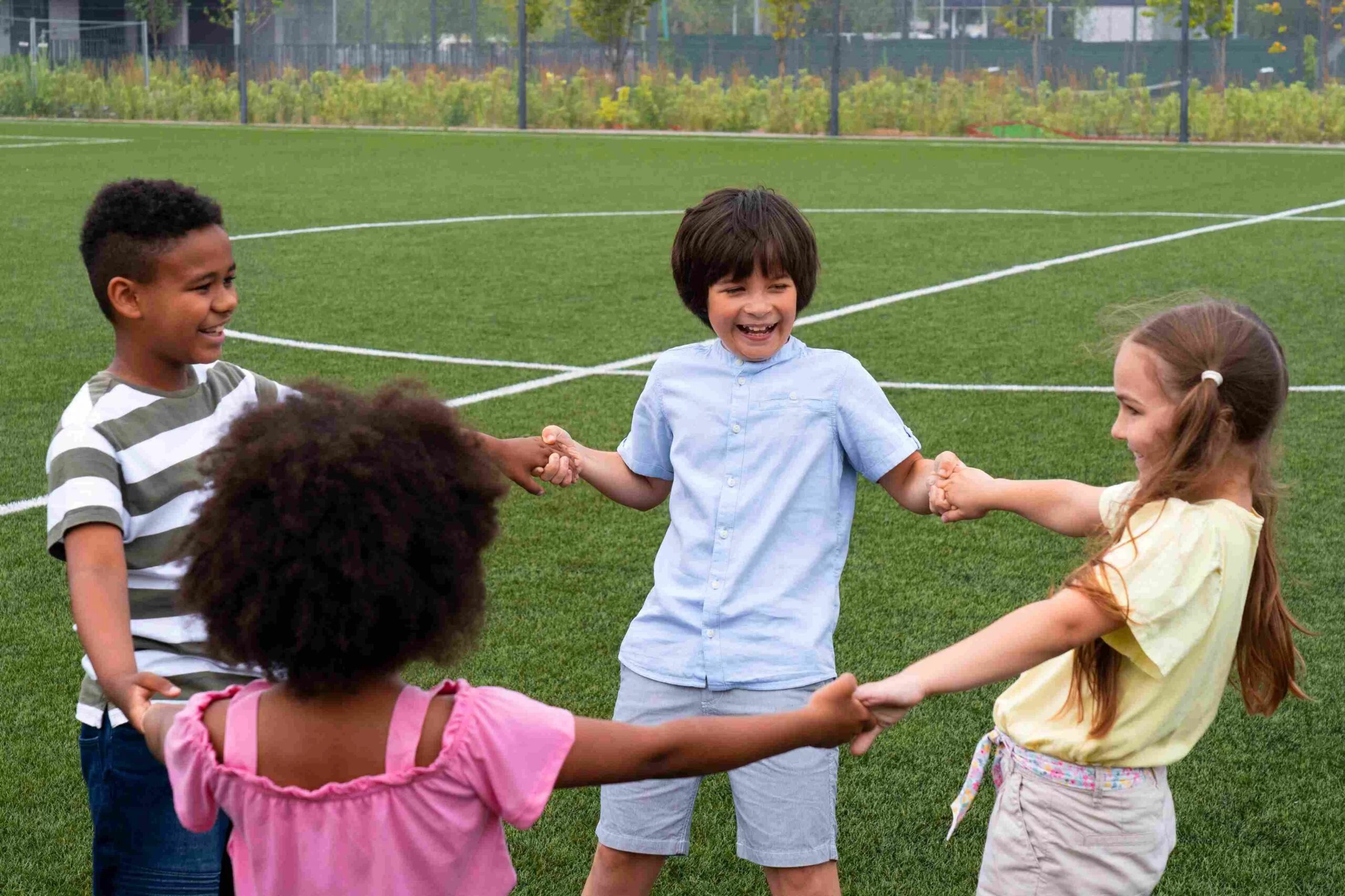 Muito além do futebol: nove brincadeiras com bola para as crianças se  divertirem - Dia de Aprender Brincando (Brazil)